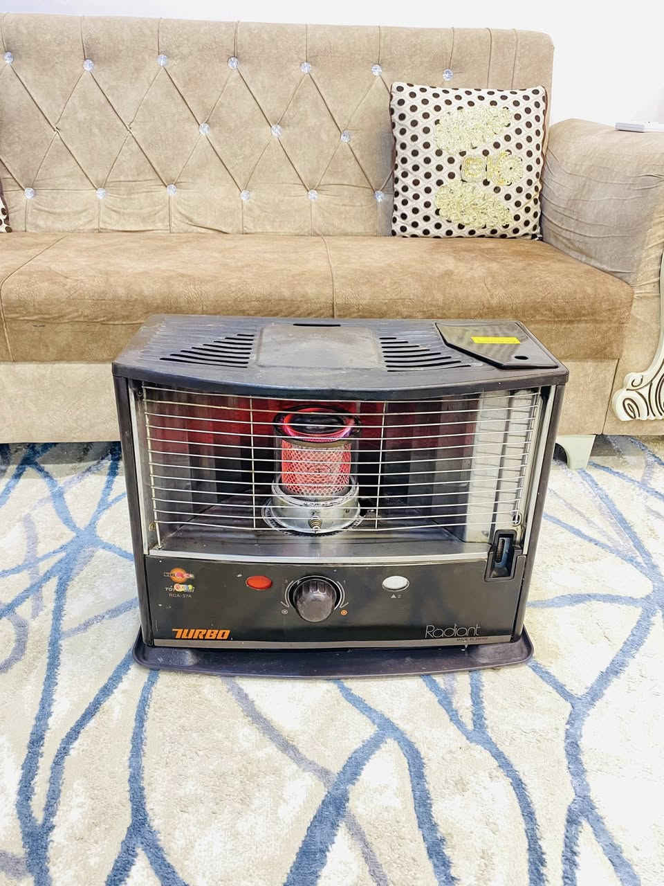 من رخصه الادمن للبيع صوبه  توربو تيووتومي. ياباني الاصلي حفر وختم حجم كبير   باله مستخدم نظافه مثل ما موضح بل صوره ع شرط والفحص اي دخان غاز هيس ماكو   لون قهوائي داخلها كله نضيف فتيله جديده الاصلي مشغله مره وحده  دكمه  شغاله مال تطفئه سعرها 75 الف وبيها مجال مكاني الفيلق باب السريه   

ملاحضه ::اي صوبه نفطيه اصلحها عادي  قطع غيار موجوده  تنضيف الغاز الهيس الاحواض   تبديل فتايل  ترجع. شركه كلها موجوده   ***********
