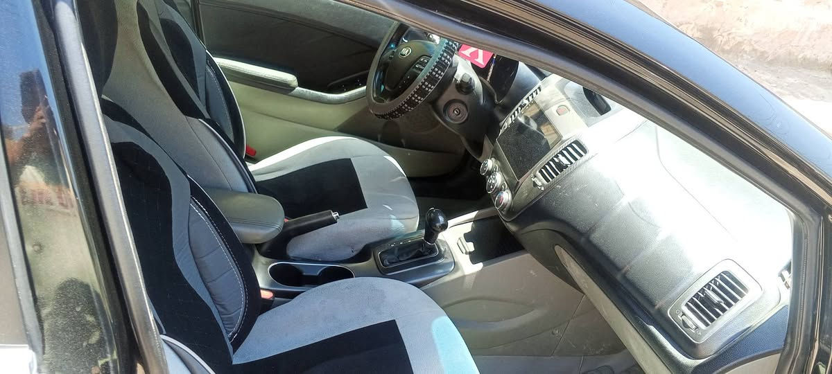 سلام عليكم
كيه فورتي  موديل 15خصوصي 
سياره خير من الله 
حادثه مثل ماموضح بلسونر. 
اخوان اتصل وتدلل 
عنوان بغداد كفائات العبيدي 
***********
