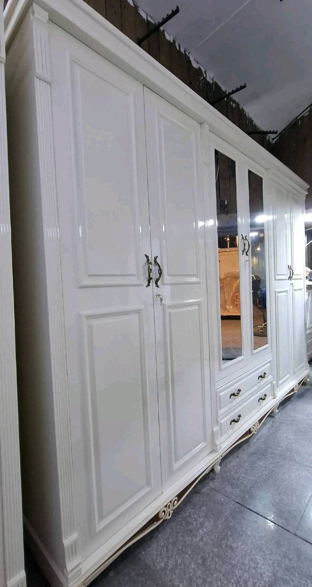 غرفة نوم حديثة من درجة ممتازة 
صبغ درجة أولى 
عنوان صالحية مقابل وزارة عدل 
شد ونقل مجاني لجميع محافظات 
هل توجد أي عيوب أو تلف في القطع؟: 
لا يوجد
وين موقعك في العراق للتوصيل أو المعاينة؟: 
بغداد الصالحيه 
هل يتوفر توصيل وتركيب داخل المدينة؟: 
نعم
هل السعر قابل للتفاوض؟: 
نعم