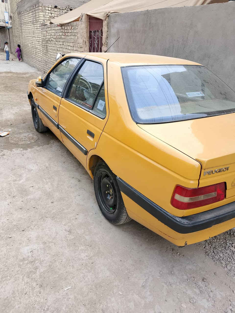 بيجو لميس محرك وكير مكفول السياره مصفره هيئه وغرامات هزه جديده رقم انكليزي السعر 38 وبيه مجال بغداد البلديات ***********
