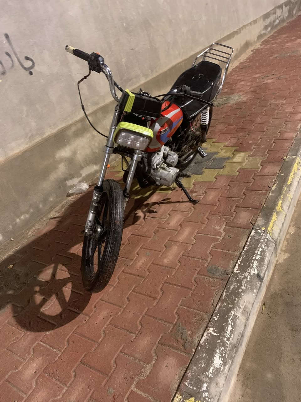 تلاش محرك 150 بلادي ستوة مجفت يعني من داخل جديد الدراجة نكرة هندر وكهربائيات كلهة نضيفة اوراق كاملة السعر 350 وبي مجال تجي تفحص وتشوف بعينك ما متواجد علفيس الي يحب يستفسر هاذ رقم تلفوني بي واتساب ***********

