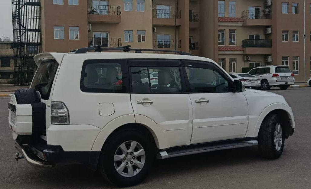 باجيرو للبيع موديل ٢٠٠٩ حبتور فول مواصفات لون أبيض رقم بغداد مكفولة من صبغ وتبديل فقط بارد السيارة بأسمي مكان بسماية السعر ١٢٥ وبيهه مجال للاتصال(***********)
