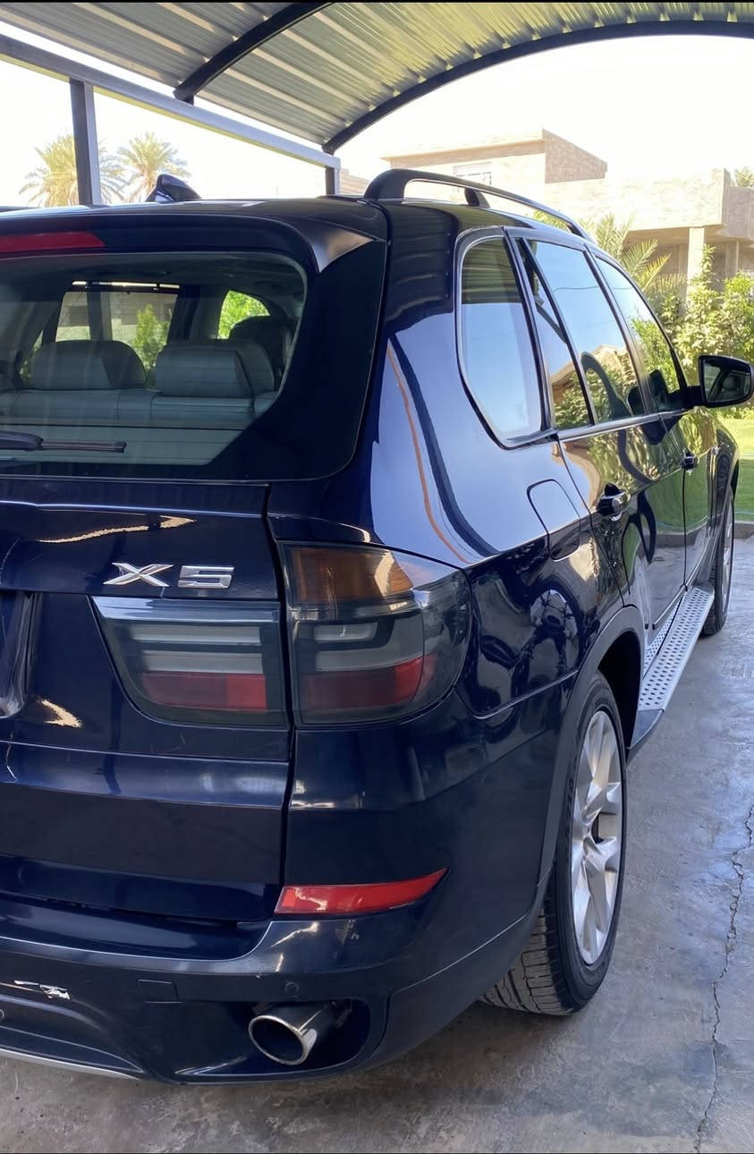 السلام عليكم 
للبيع x5 موديل 2009 
مكينه n52 المرغوب  
مكينه وگير مكفولات 
بيها قطعتين بنيد وباب 
جاهزة تخم تاير جديد
سعرها 120$ ورقه وبيها مجال 
مكانه صلاح الدين الضلوعيه 
اتصل ***********
