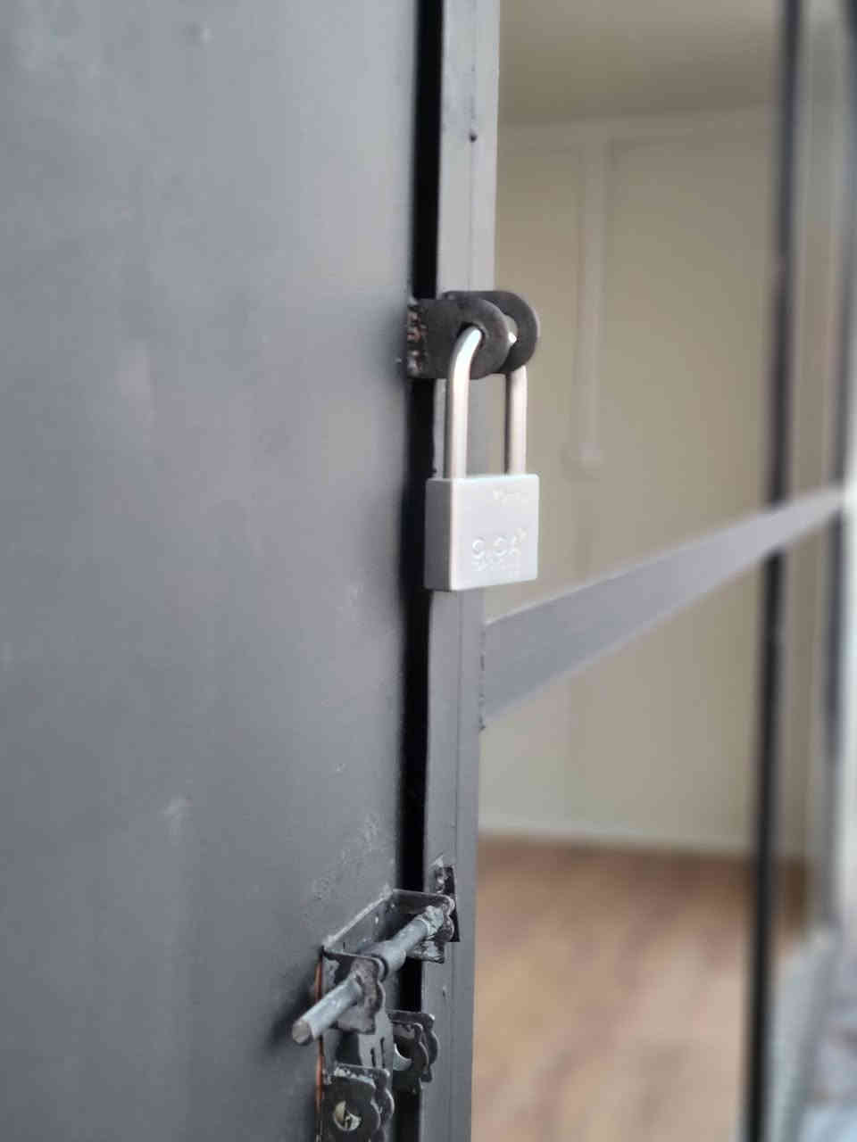 كرفان للبيع جديد غير مستخدم
واجهة 6 ×3 مساحة الفضاء مقطعة جام 
يرهم مكتب عقار او اسواق يرهم للكل 
شيلمان ثقيل كهرباءيات كاملة 
مكاني بغداد ثعالبة 
الله شاهد مكلفني 3 ملايين 
سعر 2750 
للستفسار خاص 
اتصال ***********
