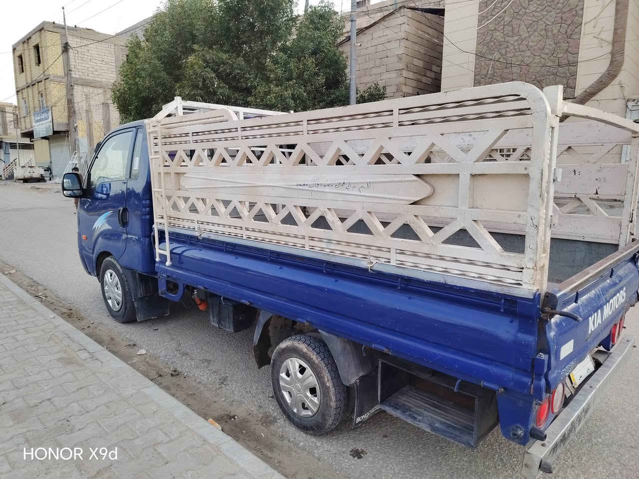 كيا حمل موديل 2005مشروع وطني مكينه بلادي مامحور جديده جاهزه من كلشي شاصي ورقم شاصي وكشر مابي لا صبغ ولا ضربه العنوان كربلاء السعر 75 وبيها مجال للطيبين ***********
