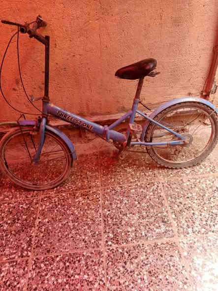 بايسكلات للبيع نضيفات الأبيض 45بي مجال و الزرق 50بي مجال
العنوان: بغداد البلديات الضباط شارع 15
الرقم : ***********
