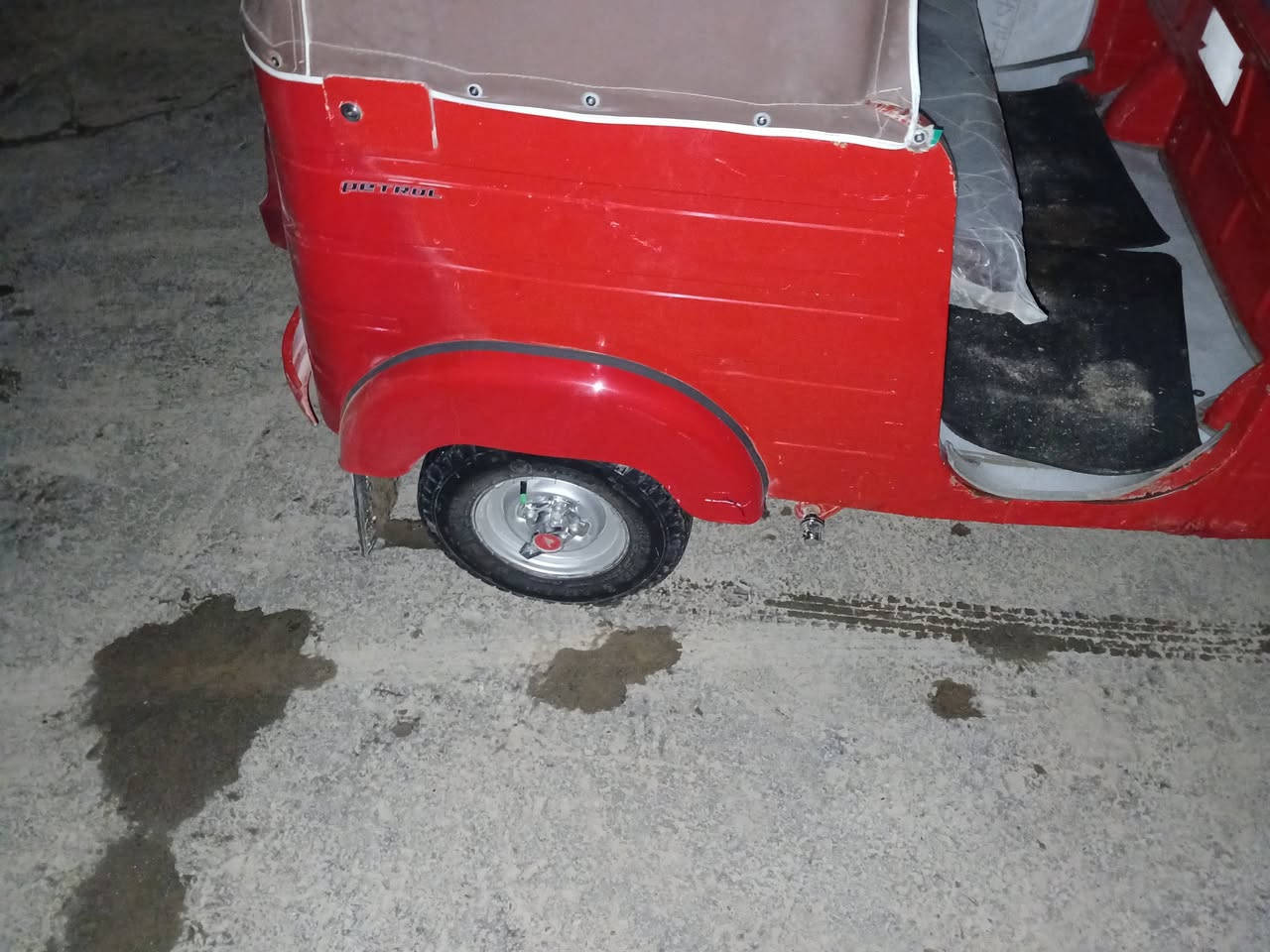 السلام عليكم تك تك للبيع موديل2020
رقم وسنويه كربلاء لوحات انكليزي 
تحويل بغداد مشروع وطني  
التك تك مكفول كامل بس  ورة البكلايت اكو شويه صبغ حتى الدوس بلديات مامعمرات  السعر 7ملايين 
المكان بغداد السياحي  
رقم الهاتف ***********
