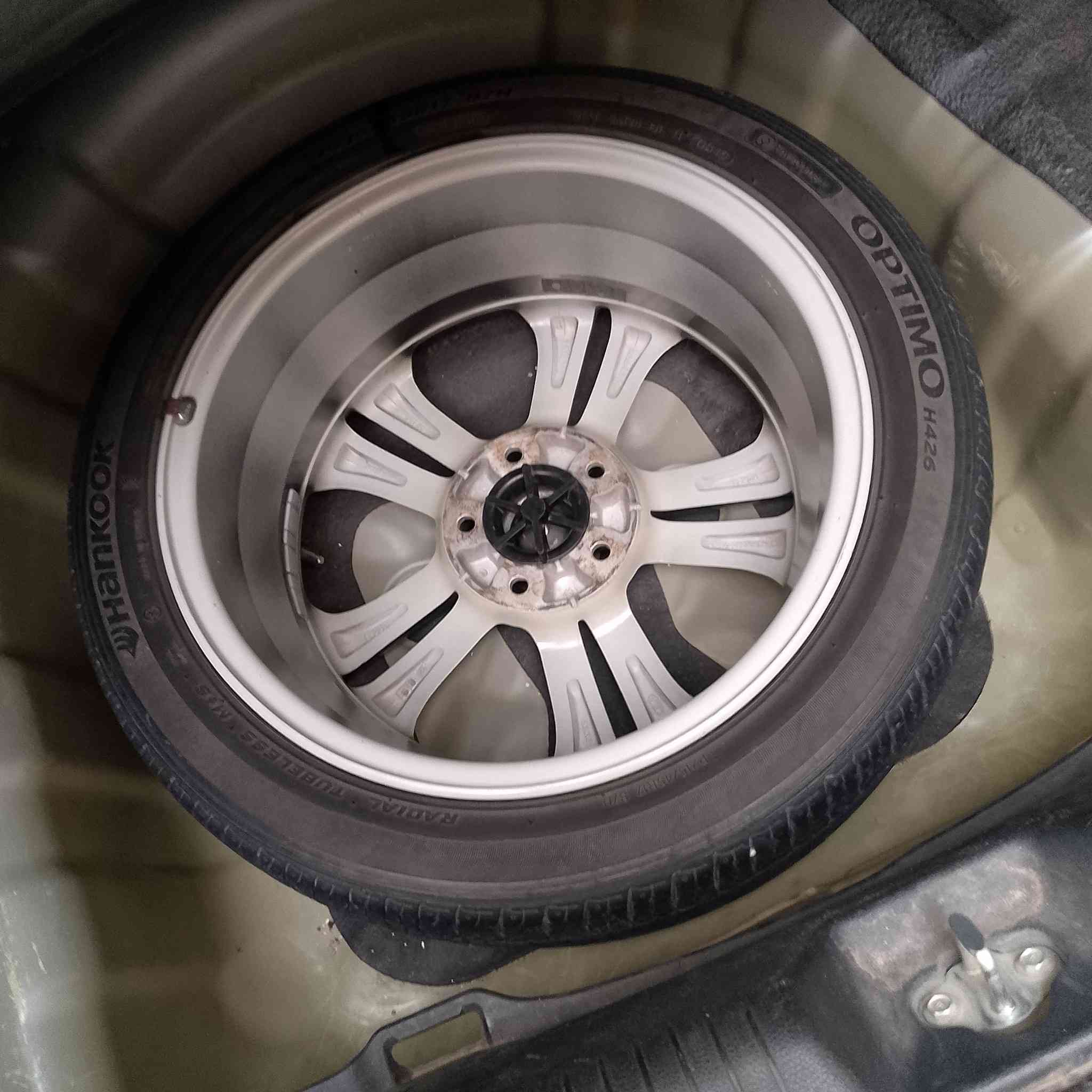 السلام عليكم كيا سيراتو ٢٠١٦ فول باستثناء البصمه 
امانه سياره نظيفه مناقصها شي بانزين محسن فقط لامانه 

بيها طخه بسيطه باب الصدر ع وضعها ممبينه 
بدون حادث او صبغ او ضربه 
السعر ١٣٣ وبيها مجال بسيط للطيبين 
مكان سياره بغداد العامريه 
***********
