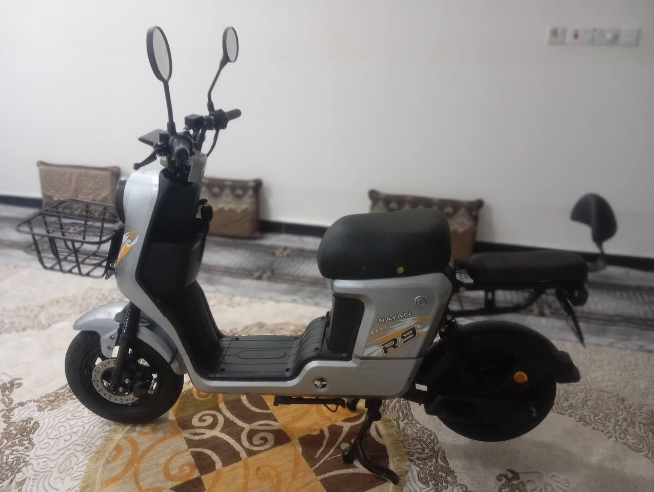 دراجه R9 للبيع دراجه موديل 2025 جديده معنه كمله بطاريات دبل كبار حجم 22 امبير جدد لايت عالي ناصي نظام سرقه أيضا سعر  تايرات جدد ما نقصه ايشي سعر 325 وبيه مجال الطيبين العنوان البصره ابو الخصيب الاتصال ***********
