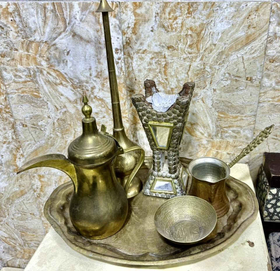 السلام عليكم 
نحاسيات للبيع 
المبخرة مو نحاس فقط 
السعر خاص


**إذا كنت صاحب هذا الإعلان وتريد حذفه لأي سبب، رجاءا أرسل رسالة إلى الدعم الفني**