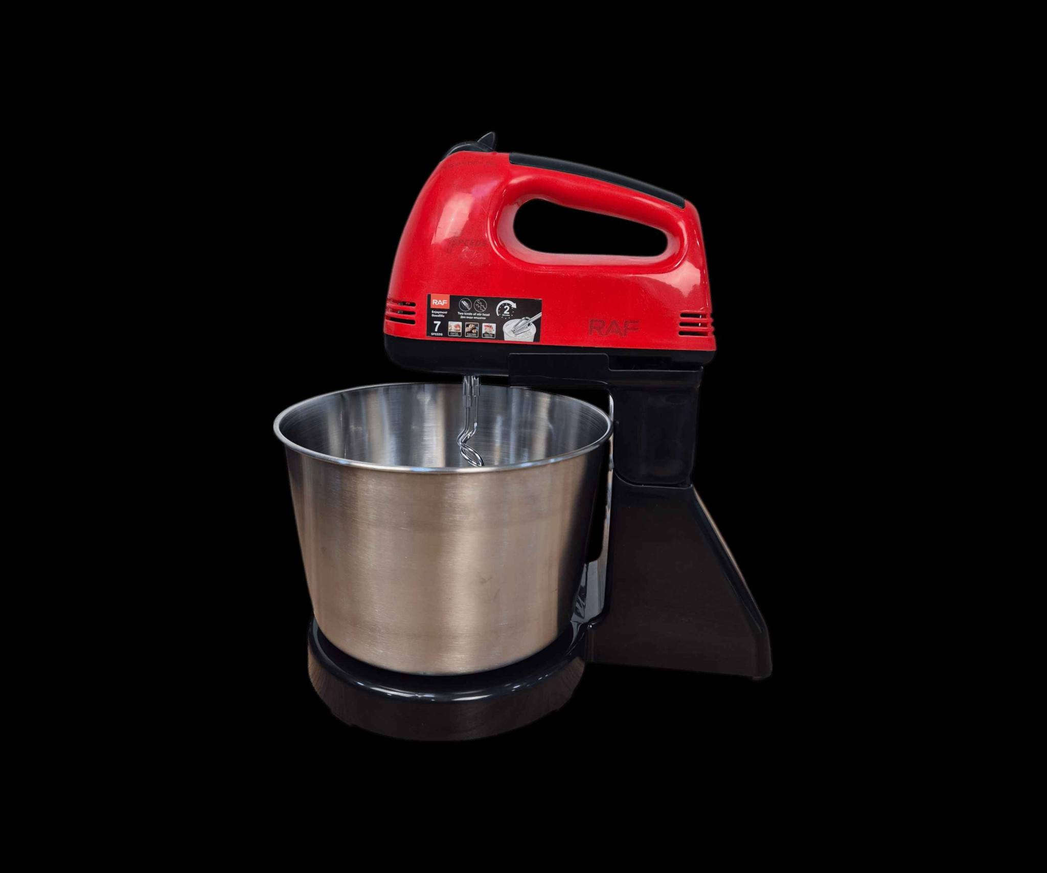 خلاط و عجانة من راف

الاستخدامات:

خفق البيض والكريمة والعصائر.

عجن العجائن الخفيفة مثل عجينة الكيك أو البيتزا.

تحضير الحلويات والمخبوزات المنزلية بسهولة.

مثالي للاستخدام اليومي في المطبخ بفضل تصميمه الثابت.

المميزات:

قوة عالية: محرك بقدرة 270 واط لخلط سريع وفعّال.

تحكم دقيق: 7 سرعات مختلفة تناسب كافة أنواع التحضير.

تصميم عملي: يحتوي على وعاء ستانلس ستيل بسعة 2 لتر مقاوم للصدأ.

خلاط يدوي ثابت: يمكن فصله واستخدامه بشكل يدوي حسب الحاجة.

رؤوس متعددة: مزود بـ 2 خفاقات + 2 خطافات للعجن.

زر إخراج سهل: لإزالة الملحقات بسرعة وأمان.

تشغيل آمن: مفتاح تشغيلإيقاف لتحكم كامل.

سهولة التنظيف: جميع القطع قابلة للفصل والتنظيف اليدوي.

محتويات الصندوق:

خلاط يدوي RAF R.6637W.

قاعدة تثبيت للخلاط.

وعاء ستانلس ستيل بسعة 2.0 لتر.

2 خفاقات (Beaters).

2 خطافات للعجن (Dough hooks).

دليل الاستخدام بعدة لغات.

ملاحظات:

الطاقة: 270 واط.

الجهد الكهربائي: 220-240 فولت ~ 5060 هرتز.

أبعاد الغلاف: 28 × 18 × 18 سم.

طول السلك: 90 سم.

متوفر بعدة ألوان مثل الأحمر والبرتقالي.

مناسب للمطابخ الصغيرة بفضل حجمه العملي. كربلاء, العراق


**إذا كنت صاحب هذا الإعلان وتريد حذفه لأي سبب، رجاءا أرسل رسالة إلى الدعم الفني**