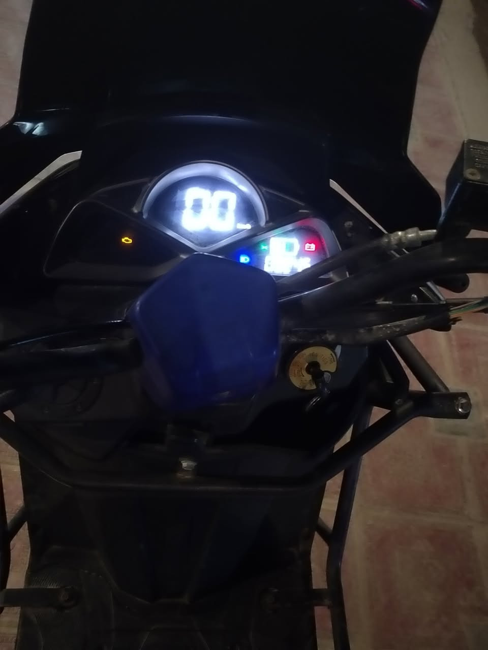 دراجه سترونگ للبيع  
الدراجه نضيفه كفرات كامله محرك خير من الله  شلعه و معدل 

كهربائيات كلها شغاله بالكامل 

عوزها تلحيضات بسيطه كلش 

سعرها 650 الشراي يتصل 

***********

عنواني كوت
