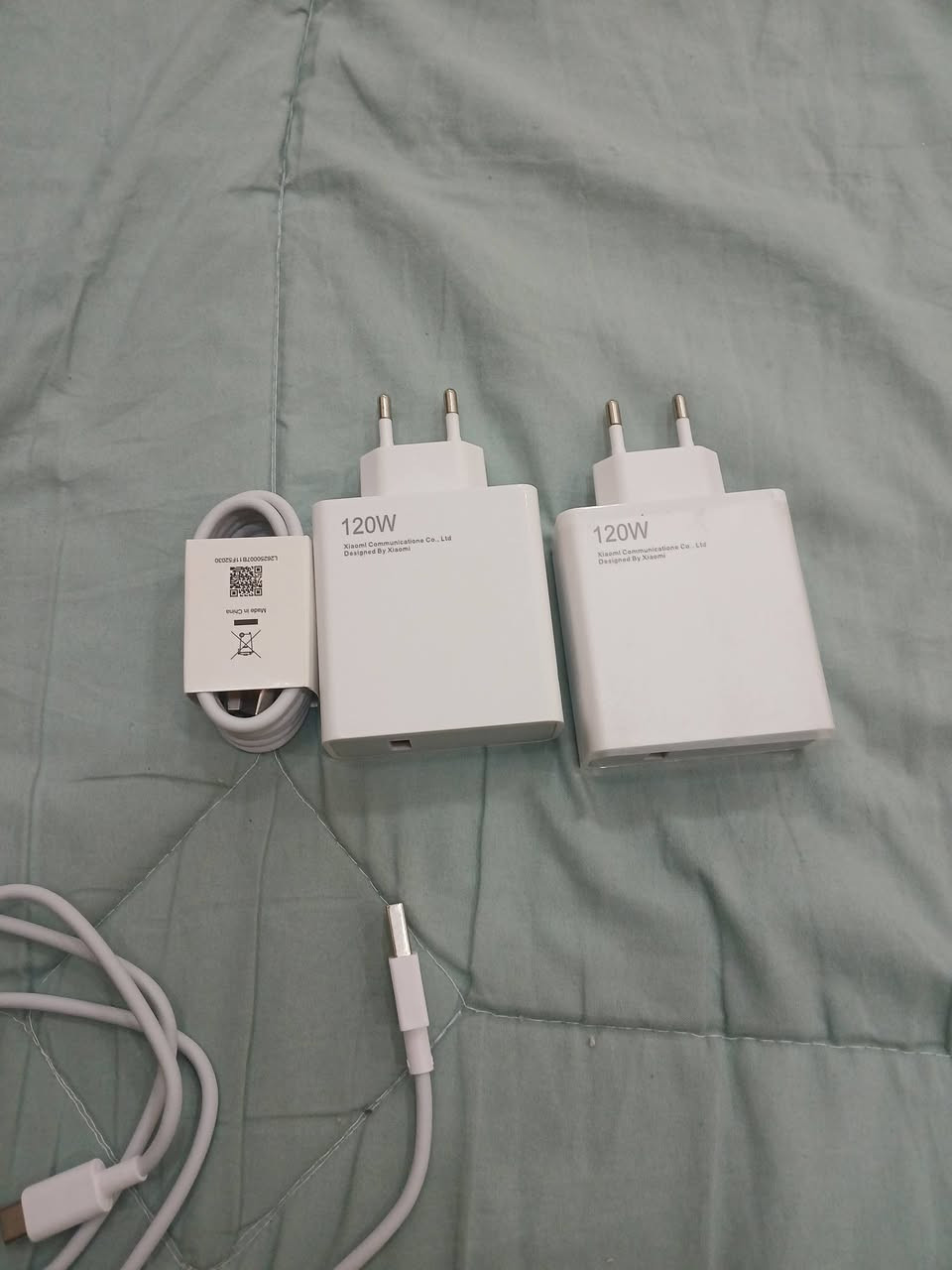 السلام عليكم شاحنه شاومي تدعم الشحن السريع جديد غير مستخدم السعرالقطعه ٢٠ مع التوصيل داخل ميسان ***********
