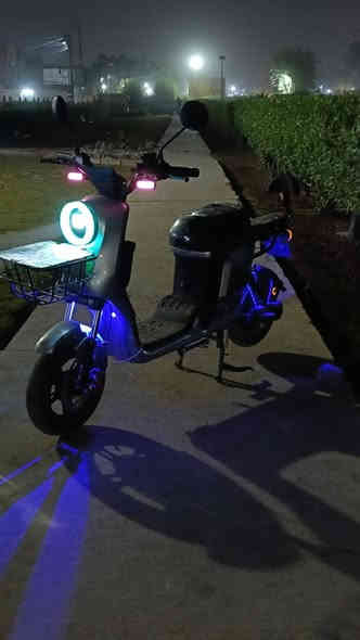 السلام عليكم
دراجه R9
نضيفه 
وكاله حسن وحسين 
المواصفات 
لد نهاري 
لايت عالي ناصي
3شاشه بلوتوث 
4 منفذ شحن للهاتف
5 اناره 
6 سرعه 109Km
7 مفاتيح 2 مع كارت وريموت
 الدراجه نضيفه مابيها اي عطل مابيها
السعر 525وبيها مجال 
العنوان بغداد الشعب 
للاستفسار ***********
