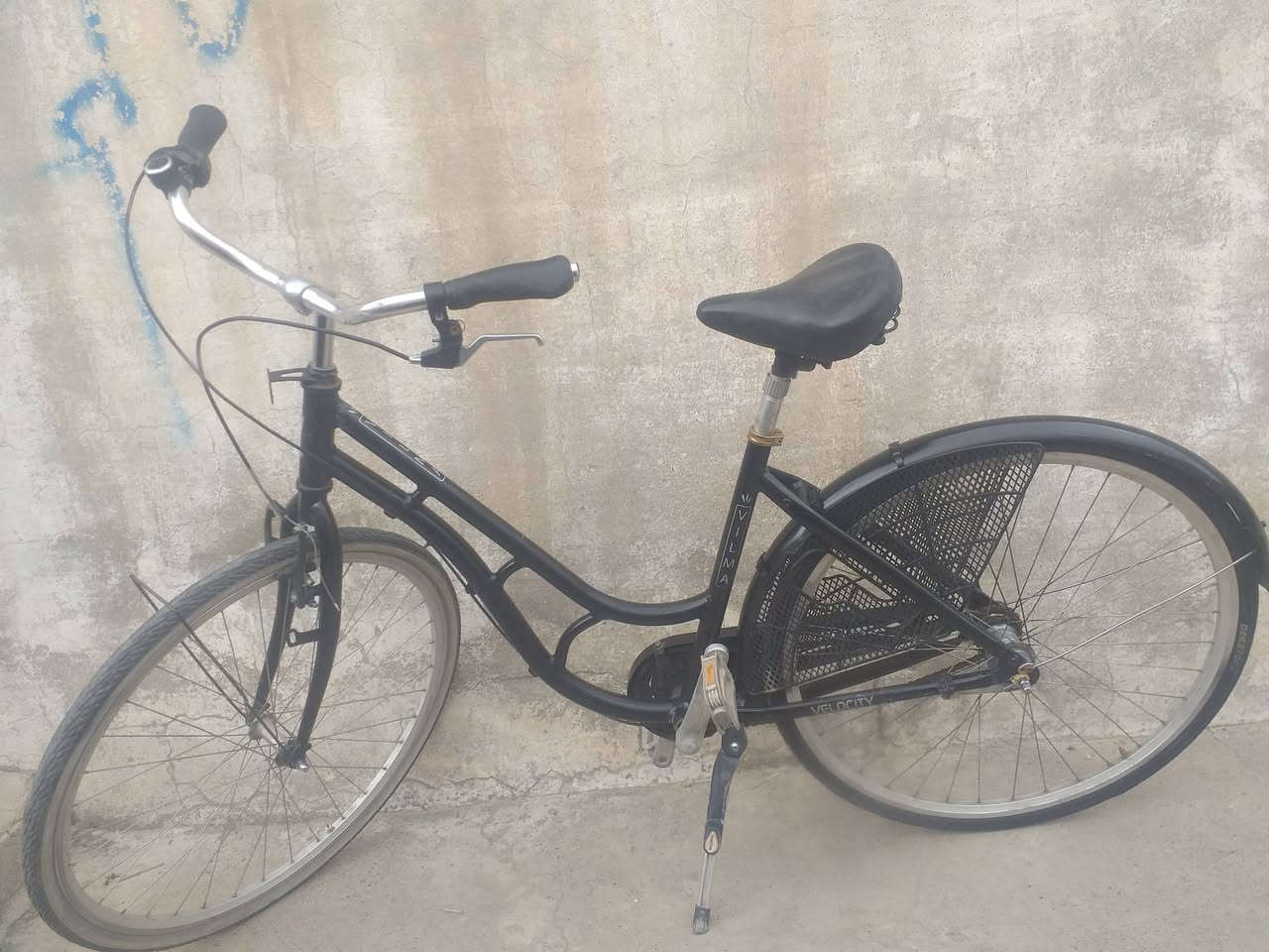 السلام عليكم
بايسكل عبد الحليم للبيع 
بريك الخلفي من البايدر 
السعر 45 وبي مجال 
للاستفسار الاتصال على الرقم :***********
