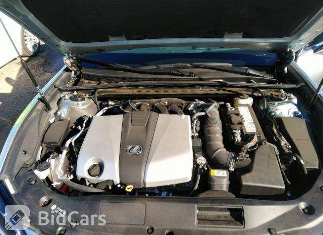 السلام عليكم لاكزز ES350 2022 واد امريكي  محرك سته سلندر بانزين فول الحادث موضح بل صور السياره ماشيه 47الف ميل رقم اربيل تحويل ثاني يوم ***********
