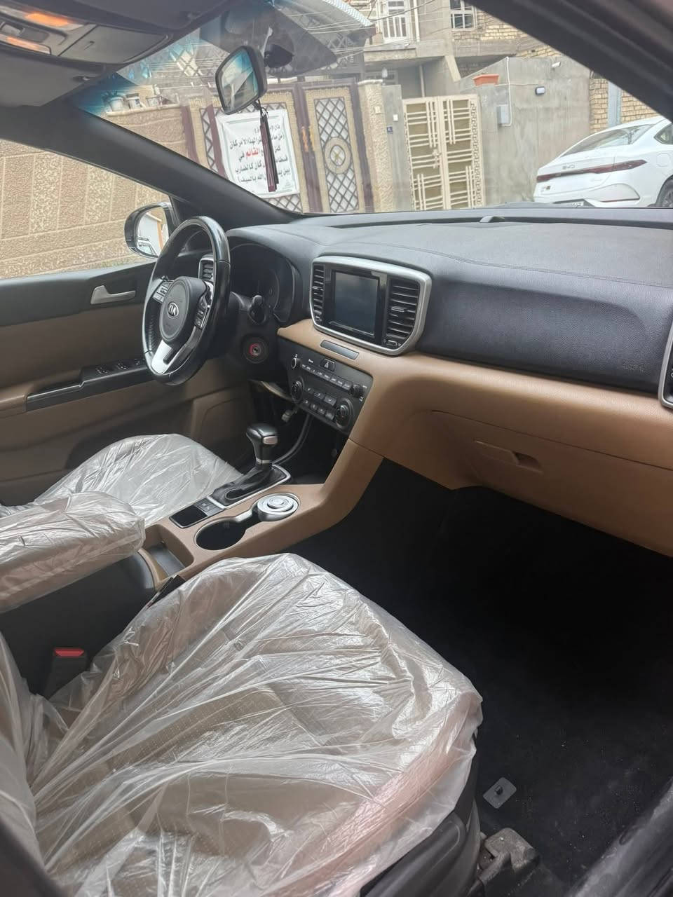 سلام عليكم سبورتج خليجي 2020 ماشية 70 سيارة جديدة ما بيهة اي نقص نص مواصفات  تحكم فول   السونار مرفق بل منشور بيه طخه صغير صبخ بلبنيد علا كد ثلاثه اشابر وبارد باب السايق السعر 175 بيها مجال           ا تصال ***********
