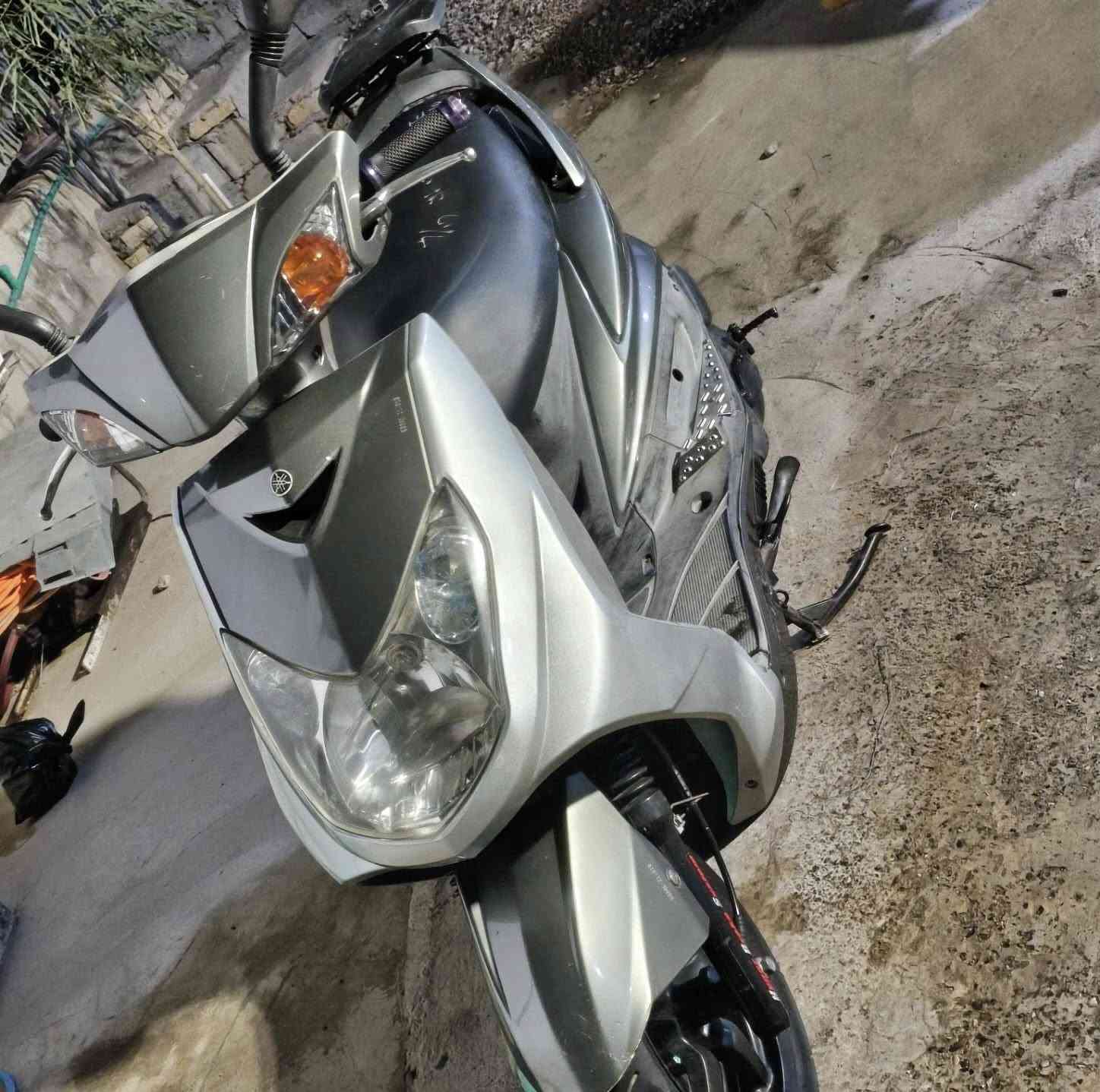 للبيع سكنز فحل 
فقط بيع 
الدراجه ختم واحد من طول للطول
رمـبه بعدها 
الدراجه كابريتر
نكره سلف وهندر اي وقت يعجبك
الاستفسار واتس اب فقط الاتصال 
***********
