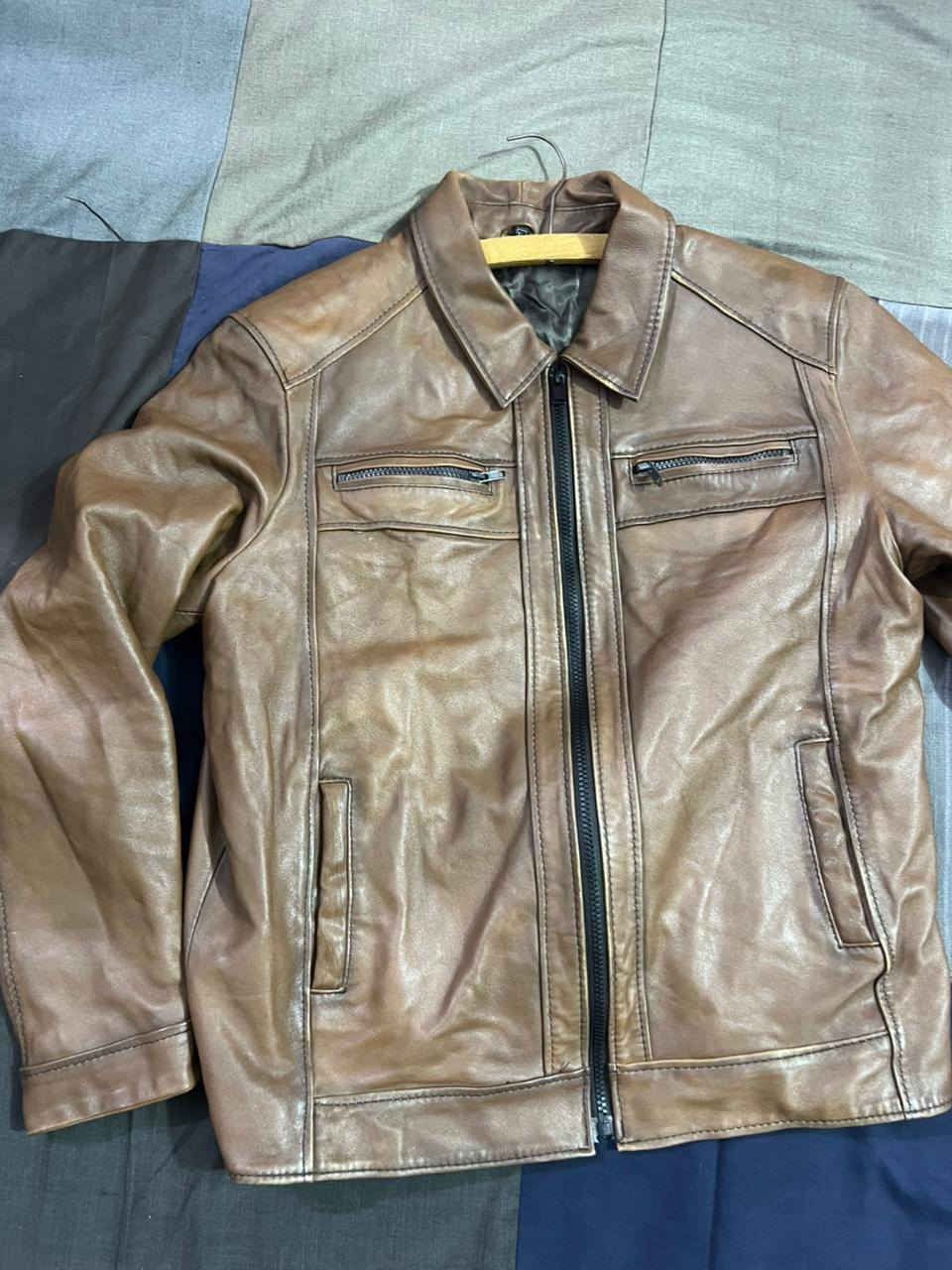 جاكيت جلد طبيعي رجالي
القياس: XL 
السعر: 30 الف مع التوصيل
تتوفر خدمة توصيل بغداد و جميع المحافظات
للحجز خاص او واتساب ***********V
