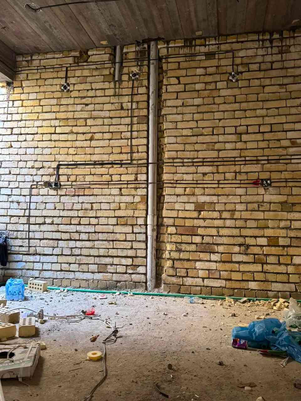 يالله
السلام عليكم والحمدالله على اتمام العمل دار  الاخ محمد 
حي الجزيره شارع سيد محمد 
مستعدون لعمل جميع التاسيسات الكهربائيه 
نضام البوري والسيمنس وعمل بوردات ATS
بغداد كرخ رصافه 
وليد ***********
