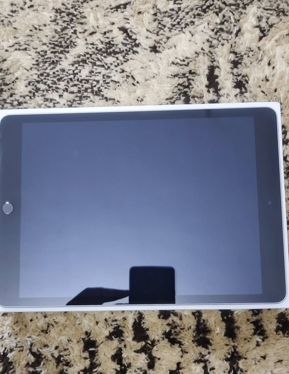 ايباد 9 لللبع مستخدم قليل كلش بطاريه 98 مشحون 70 مره شرط تفحص وتاخذ من باب البيت العنوان بغداد مدينه الصدر السعر 300 ***********
