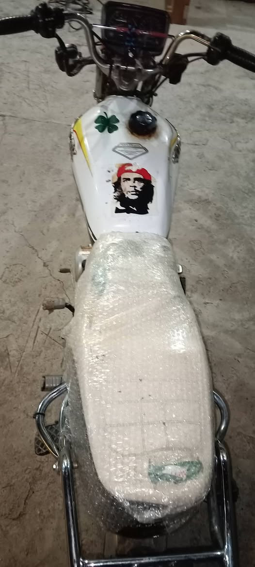 سونك 2023 اوراق كامله 4
مكينه خرسه وشرط سبانه ممدوده عليهه 
ويل خلفي هوه وتايره وطبلة بريك كله جديد 
كهرباء كلهه شغاله 
 عوزهه ترتيب بسيط 
450 وبيهه مجال بسيط 
مكانهه قطعه الصويره 
*********** 
فقط اتصال
