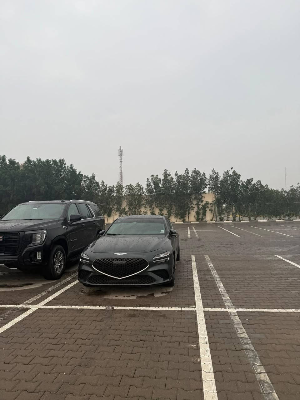 سلام عليكم
جنسس G70 Prestige موديل 2023، للبيع 
⚙️محرك 2.0 تيربو مع ناقل حركة أوتوماتيك 8 سرعات
⚪️حادث السياره 
تقرير غرق السيارة ما مفتوح بيه لا برغي ولا زنجار ولا رطوبه ولا كارتات كلشي بشرط مكينه وكير وكهربائيات 
⚪️مواصفات السياره 
✔️سقف بانوراما  
✔️مقاعد جلد مع تبريد، 
✔️حساسات أمامية وخلفية
✔️، كاميرا خلفية، 
✔️نظام تنبيه الخروج عن المسار، 
✔️نظام تنبيه التصادم الأمامي، 
✔️تشغيل بصمة، 
✔️خمسة أنظمة قيادة تشمل Eco وSport وSport+ وغيرها. 
السيارة بحالة ممتازة ومواصفات جميلة تجمع بين الفخامة والأداء الرياضي.
 💵 السعر (218) وبيه مجال
📍مكان السيارة بصرة ( المطيحة )
للأستفسار ***********
