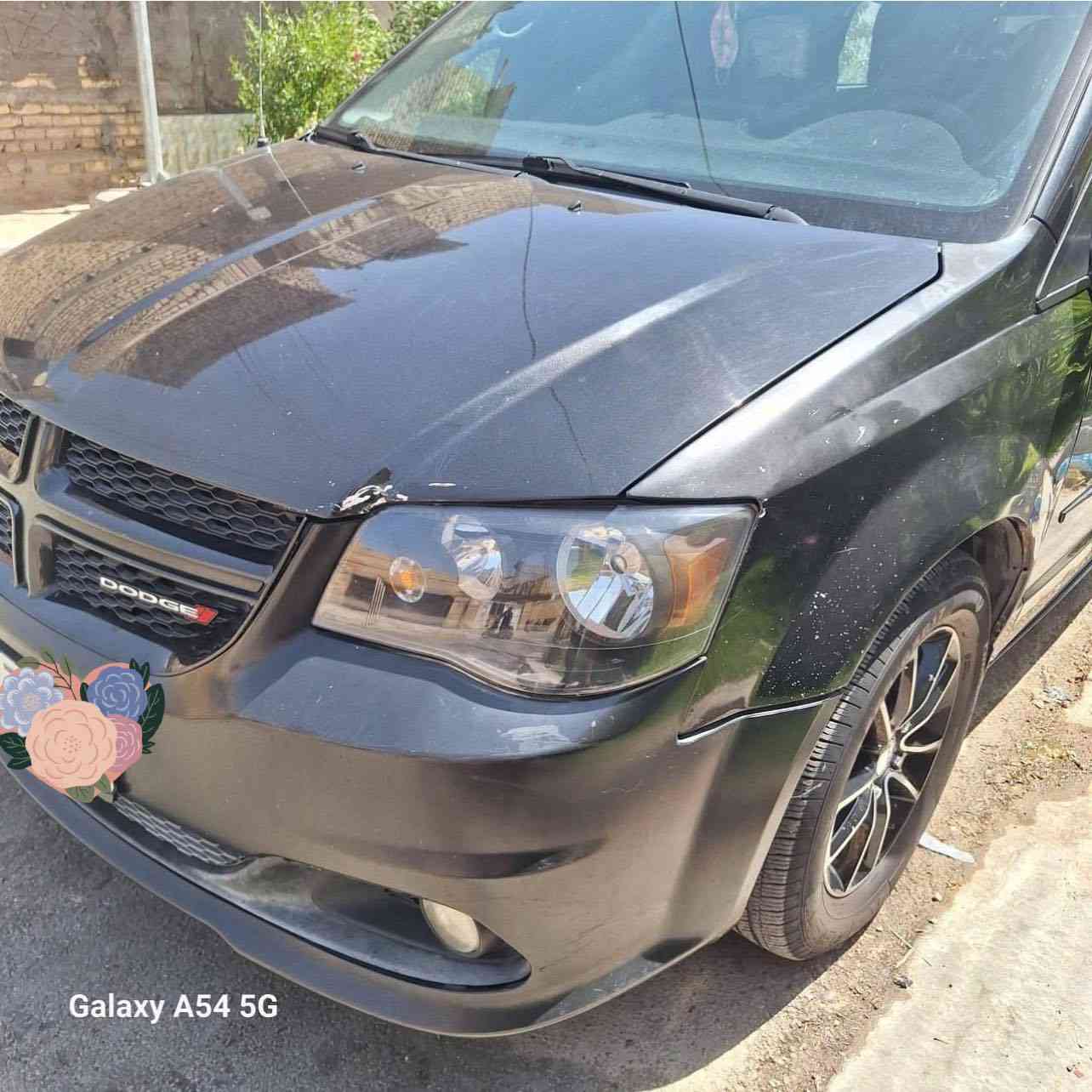 السلام عليكم شباب مرخصت الادمن دوج كرفان موديل 16 أجره للبيع ماشيه 172 حقيقي سياره نظيفه مال بيت ماعندي خط بيها موظف اني السعر 140 وبيها مجال اتصال وت ساب ***********
