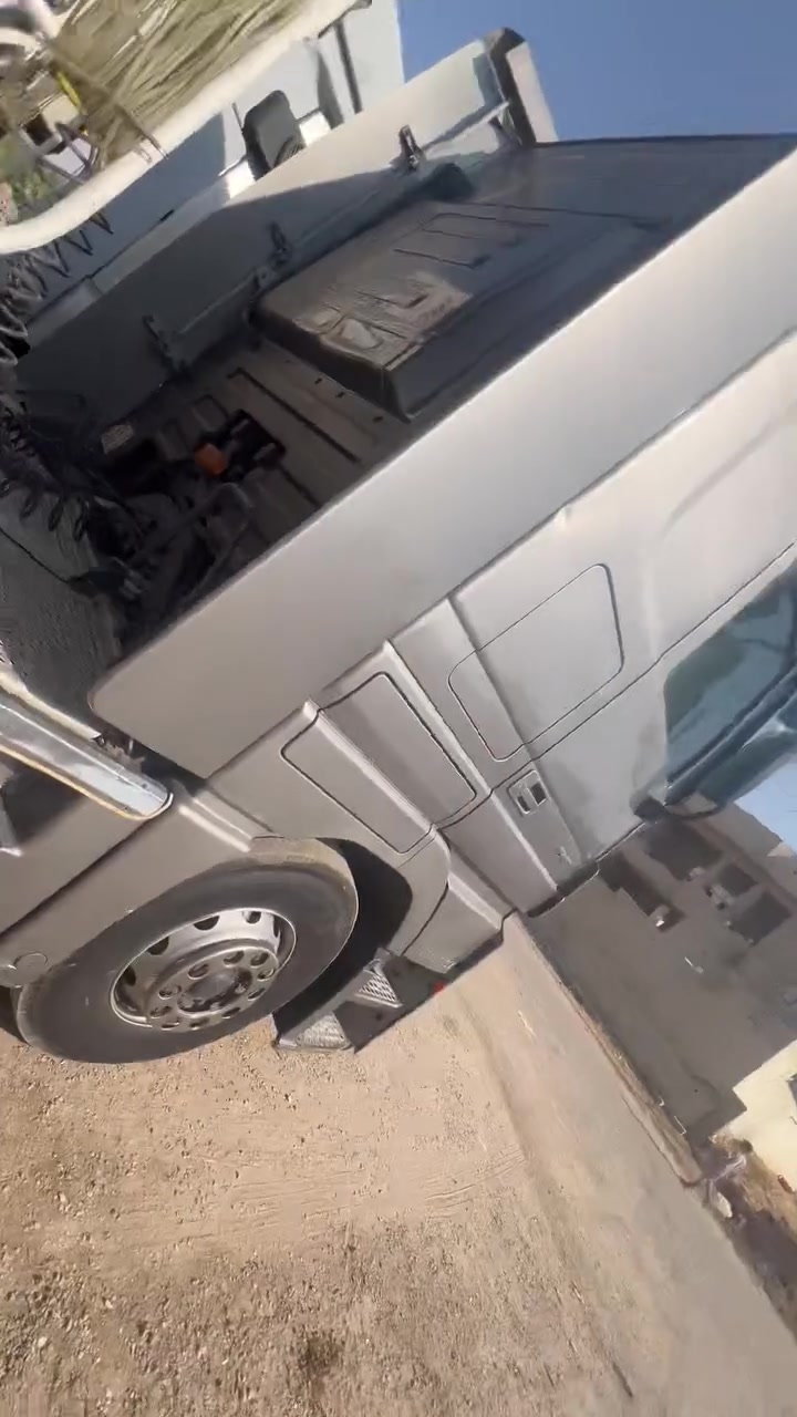 راس تريله ٢٠٠٥ لبيع محرك شرط مكفول من الصبغ سنويه ٢٠٣٠ شرط التحويل *********** ز***********
