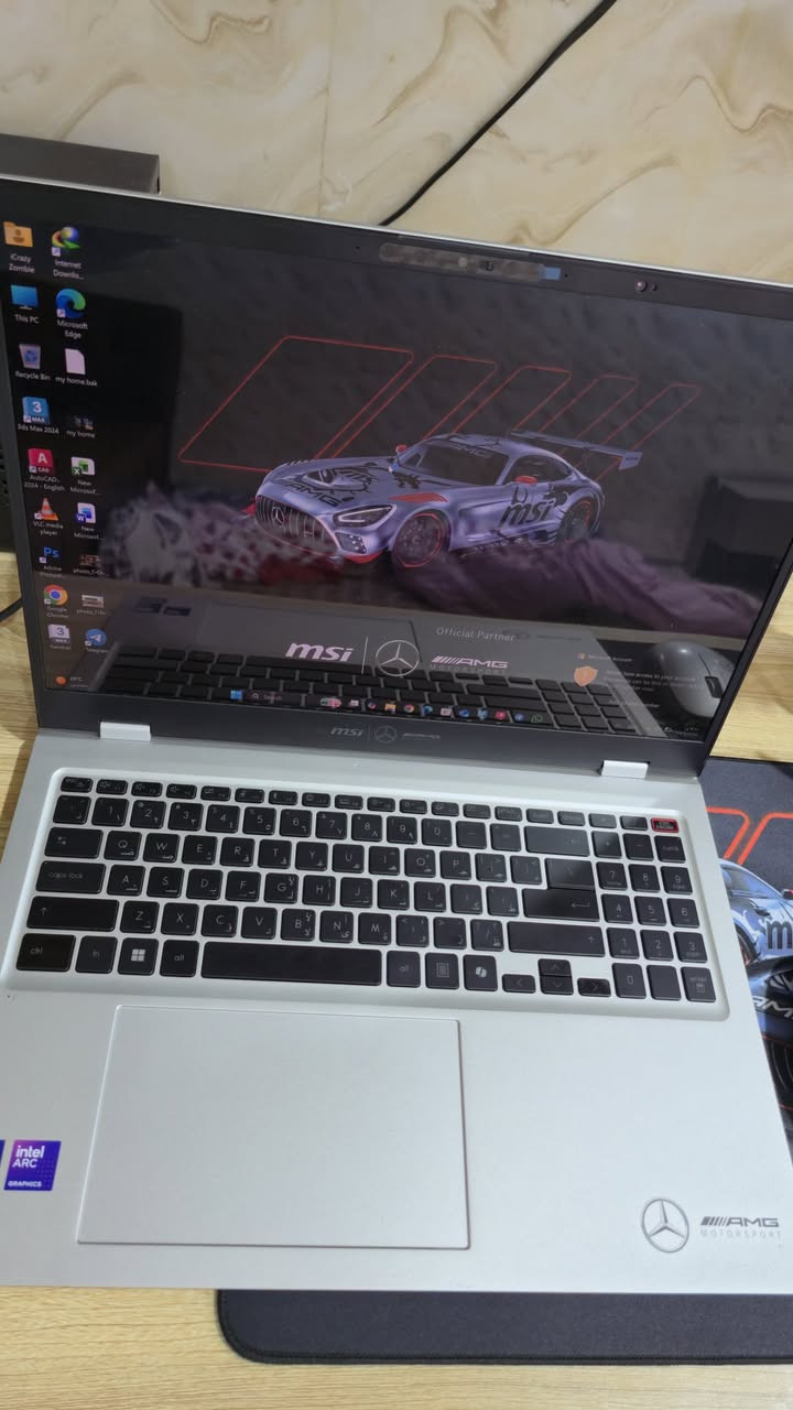 السلام عليكم
Msi prestige 16AI+ Mercedes-AMG motorsport

المواصفات : 
-CPU: Intel® Core™ Ultra 9 processor 288V
-Screen: 16:10 OLED UHD+ (3840 x 2400)
-GPU: Intel® Arc™ 140V up to 18GB
-RAM: 32GB LPDDR5x-8533
-Hard: 1 TB SSD
-SENSOR: 1x Fingerprint, 1x Proximity Sensor, 1x Ambient Light Sensor
-Battery: 4-Cell, 99.9 Battery (Whr) up to 20 hours 
-WEIGHT: 1.5 kg
-WEBCAM: IR 5MP type(30fps@1944p), 3D Noise Reduction+ (3DNR+)

مع ملحقات كامله وما بيها اي نقص 
-ماوس باد
-ماوس
-حقيبة

اللابتوب نظيفة كلش استخدام اقل الشهر والضمان مالتها بعده 
السعر (( ٢ مليون ))


**إذا كنت صاحب هذا الإعلان وتريد حذفه لأي سبب، رجاءا أرسل رسالة إلى الدعم الفني**
