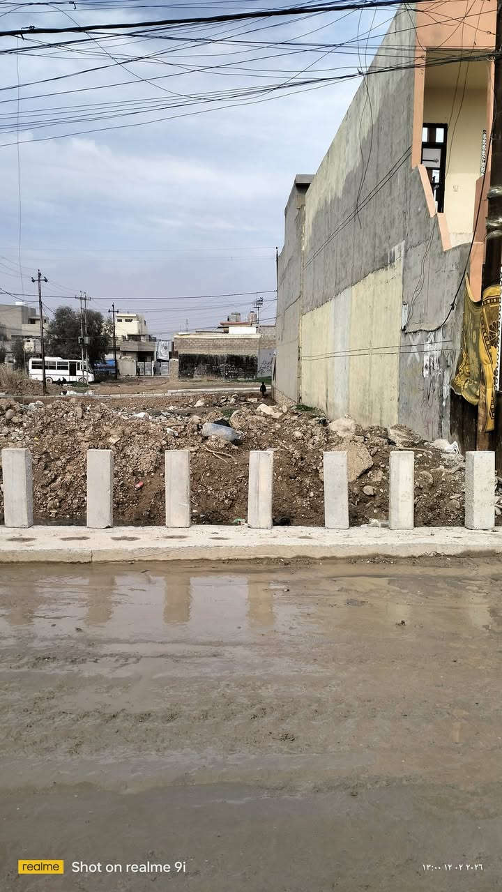 ارض للبيع سند طابو الزهور المكان حي السماح الثانية قرب الملعب المساحة 200 متر خدمات كاملة 
للتواصل على الرقم ***********
***********
