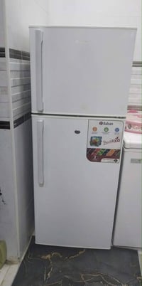 ثلاجه • نضيفه • بلسان