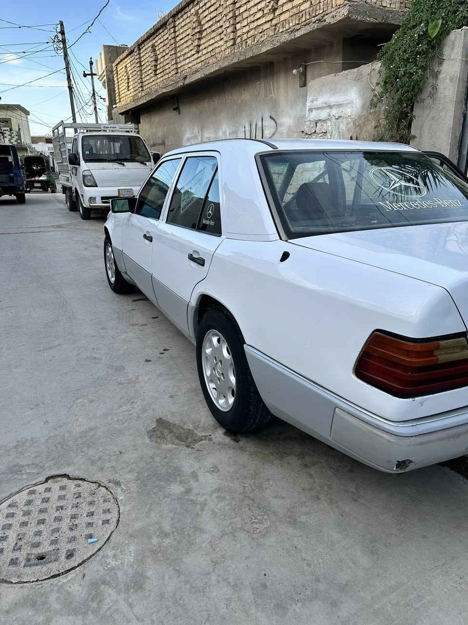 🚗 مارسدس للبيع

سيارة على وضعيت الشركه بدون صبغ شرط 

(شرط صبغ شركه )

(ملاحضة بيها شبر صبغ بونيد فقط  )

( قواعد الدبل بلاد )

(كهربائيات كله شغاله )

موديل 1992 اصل

رقم كركوك شرط التحويل 

محرك بطه 2500 

تبريد + تدفئ

تخم تاير جديد 

صدر عام جديد

داخل جلد 

لايت عالي ناصي زنون 

فتحت سقف شغله 

مكان السيارة ديالى جلولاء 

سعر 75$ 

***********
