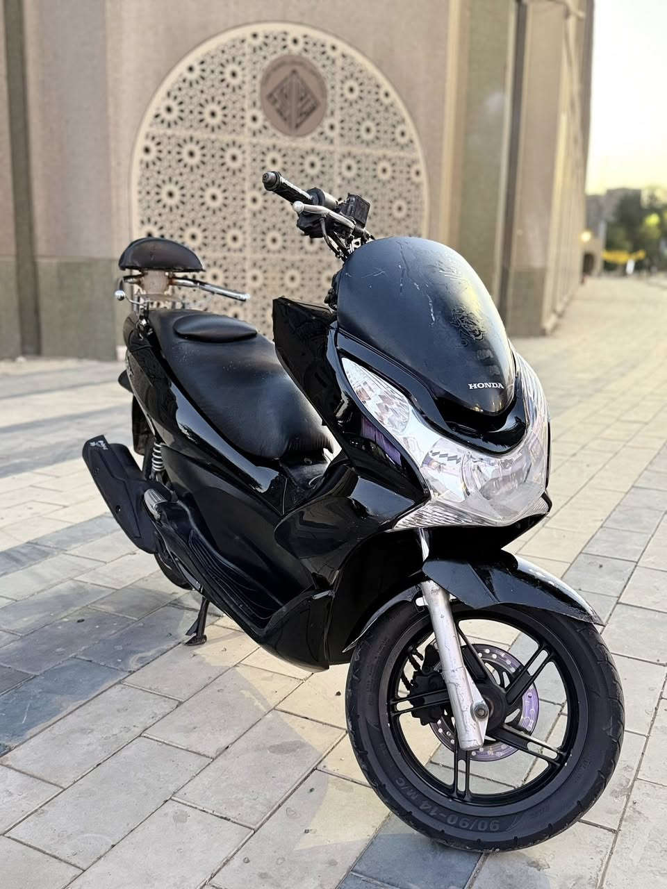 السلام عليكم للبيع دراجه pcxجيل الاول  دراجة  ماخذها رمبه الدراجه وأعلى ايدي حجم مكينه 150ياباني الاصلي دراجه جديده مال جناي وعلئ ايدي لون اسود
ياباني الاصلي دراجه كامله أستان كهربائي حساس ازدحام سويجات دراجه جديده الدراجه  احلا من الصور مال جناي المكان بغداد دراجة مكفوله اي نقص مابيه السعر 1250
وبيها مجال بسيط  
اي استفسار ***********
