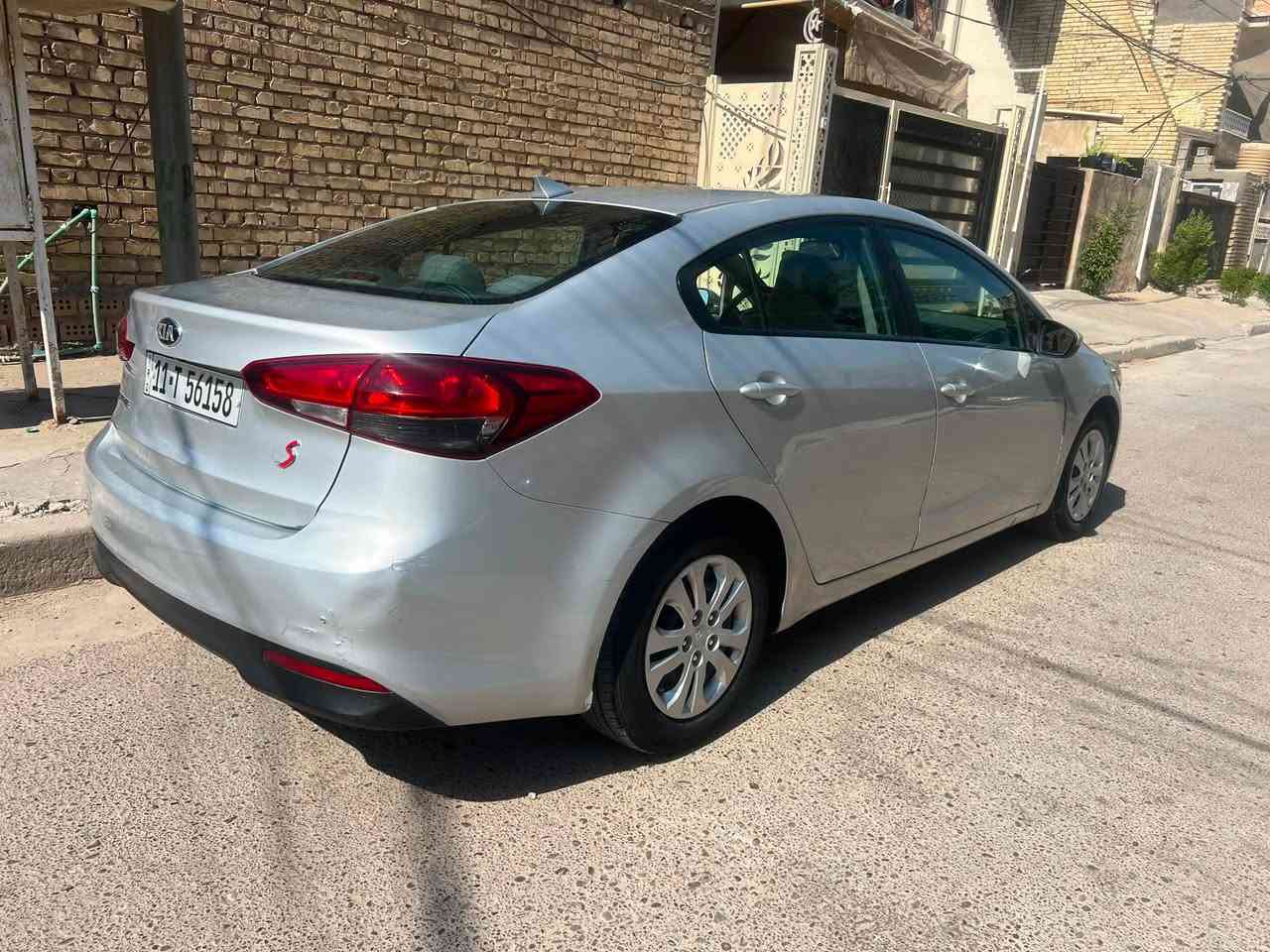 🚗 كيا فورتي 2017 للبيع
المواصفات:
 المحرك: 2000 دوش (DOHC)
 المسافة المقطوعة: 82 ألف كم
 ناقل الحركة (الگير): أوتوماتيك (AT)
 أنظمة القيادة: 3 أنظمة قيادة مختلفين
 التبريد: جديد وشغال 100%
 المميزات: كاميرا خلفية
 الرقم: بغداد حرف ألماني/إنكليزي جديد
📄 الوضعية والسنوية:
 السيارة بأسمي والتحويل ثاني يوم مباشر.
 الحادث: جاملغ أمامي مع ضربة بسيطة بالبنيد (صور الحادث وفحص السونار موضحين بالمنشور للأمانة).
💰 السعر: 128 ورقة وبيه مجال بسيط للشراي الجاد.
📞 للتواصل والاستفسار: ⁠***********
