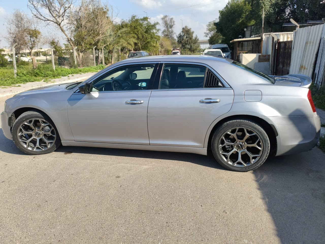 فول موصفات موديل 16السياره ربع ما اذب عليه تخم تاير حدادي صدر السياره كفاله مكاني بغداد الجديدة ***********وبامه Cفول
