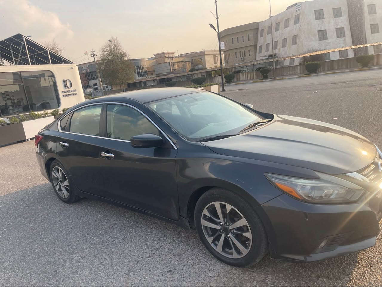 التيما. مؤ دلي 2016 
پا ر چه. هه يه. بي شوري
بي شؤري. بي پيشو پشت
ره قم. سه نه وي. نويه. گير و مه جبنه. 
ته بريت. به ردي. گير زي. به شه رت
سحر 93 ور قه 
*********** أربيل, العراق
