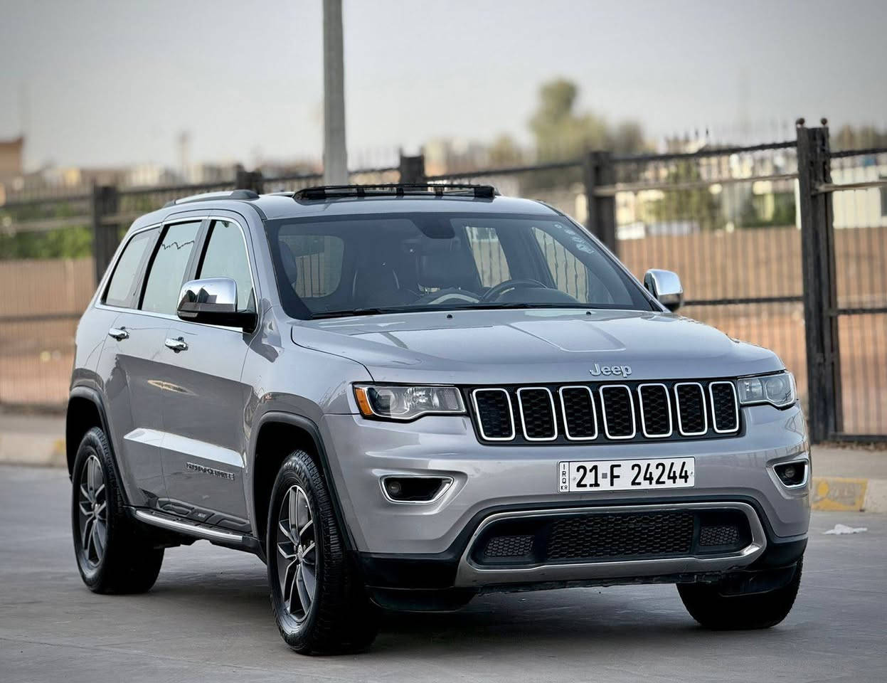 سلام عليكم جيب كراند شيروكي موديل ١٧ كفالة عامة حادثة فقط دعامية امامية صبغ بدون فتح مكانهة مصلحة دعامية محرك 3600 سيارة كلبس واحد وسيارة كلش جديدة محرك كير تبريد كهربائيات صدر كلة شركة تخم تاير باتري جديد تحويل ثاني يوم بسمك شوكت ميعجبك تحول مكاني بغداد الكرخ حي الإعلام رقمي *********** السعر 215 $ وبيهة مجال
