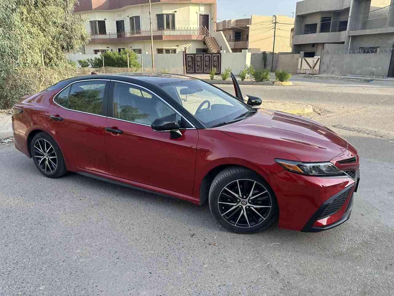 كامري 21 حادثها قطعتين خلفي خفيف جدا 
ماشية 40 الف كيلو حقيقي واحسب بعد شكد نظيفة 
فولا مواصفات 
بصمة 
سلايت 
رادار 
نقطة عمياء
كشنات كهربائي 
كامرة دوارة 
السعر 215 ورقة وبي مجال 
***********
