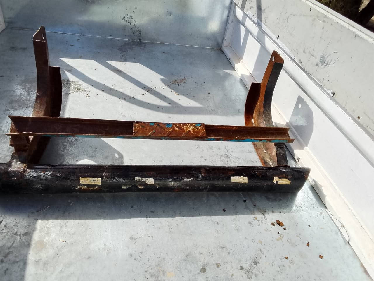 السلام عليكم دعاميه للبيع حديد ثقيل ***********
