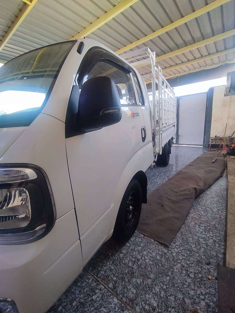 سلام عليكم شباب كيه حمل للبيع مديل 24سياره اخت الزيرو رقمه كربلاء سياره جديده بعنه الكلمه ماشيه 26الف محجر ثقيل دوشمه جلد مفروشه سسنويه جديده وهزه جديده شرط التحويل العنوان ميسان السعر 166وبيه مجال حك الجيه ***********
