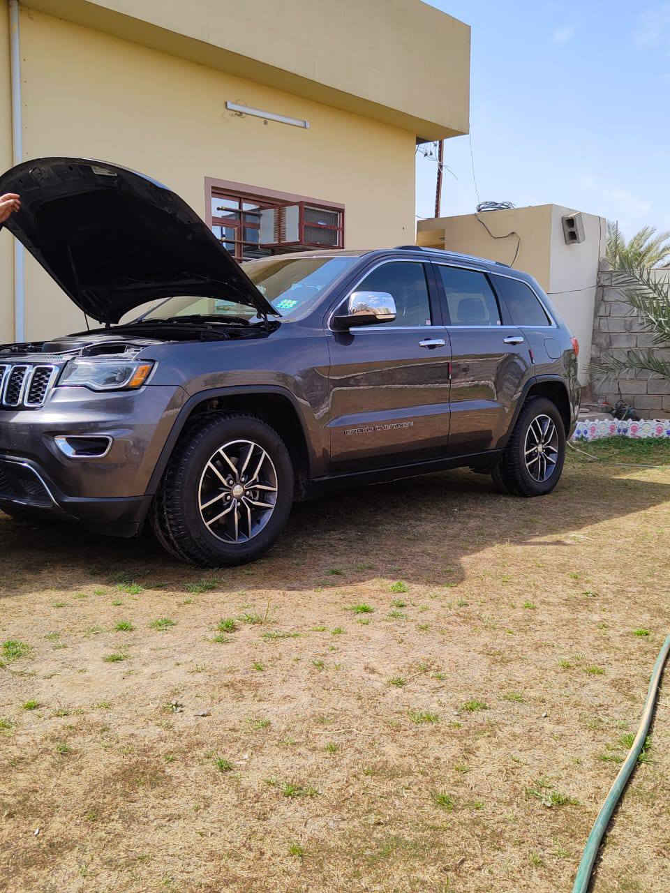 سلام عليكم للبيع
جيب كراند شيروكي لمتدد اخوان مكلف بالنشر الاتصال عل صاحب الرقم

موديل 2017

فول السيارة عل وضع الشركة 

عدة تبديل الدبلات الامامية فقط 

سيارة مال بيت 

مواصفات :

1-كشنات جلد 

تدفئة + تبريد 

2-ستيرن هيتر 

3-تحكمات ستيرن + شفتات 

4- بنوراما السقف 

5- صندوق كهرباء 

6-نظام نقاطة عمياء 

7-حساسات خلفية + رادار 

8-قطعتين تبريد 

9- مودات قيادة 

10- كير ماوس 4*4

11-كير 8 سرعات 

12- سماعات + دمام خلفي 

13-جام اوتو 

14-رقم ديالى 

15-كشنات خزن ميموري

سيارة ستيراد عل ايدي لحد الان 

ضرر موضح بل سونار. يوجد شخط خفيف. 

السعر المطلوب 235$ بيها مجال 

مكان السيارة ديالى خان بني سعد

رقم الهاتف /***********
