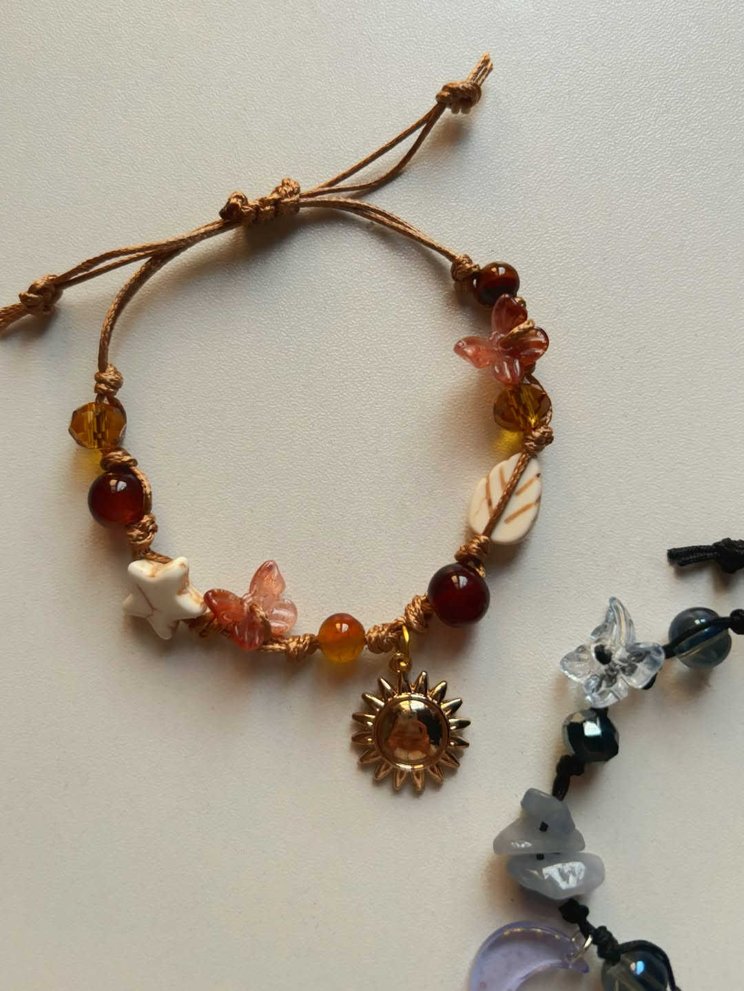 Moon and sun handmade matching bracelets 🌜🌞 
اساور تطقيم شمس وقمر مصنوعين يدويا🌙✨ 
ممكن التعديل عليهم حسب ذوق الزبون🤍
متوفر توصيل لكل محافظات العراق


**إذا كنت صاحب هذا الإعلان وتريد حذفه لأي سبب، رجاءا أرسل رسالة إلى الدعم الفني**