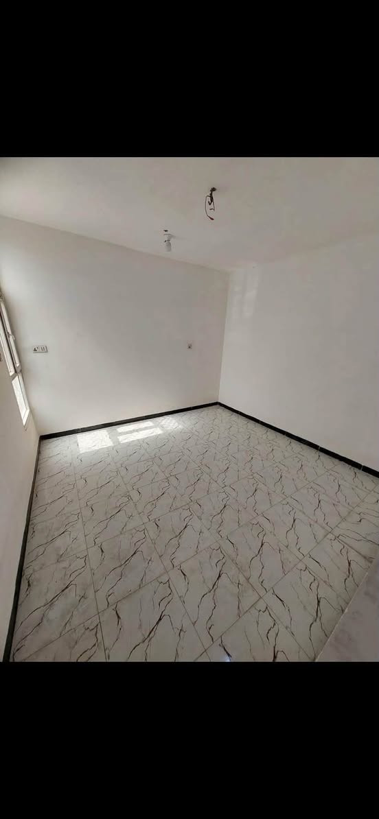 🏡 دار للبيع – طابو صرف (تحويل مباشر)
📍 الموقع: شارع 80 قرب مدينة الألعاب أرض بابل خلف التجاري مباشرة.
📐 المساحة: 201 م²
مواصفات الدار:
 ● 3 غرف نوم
 ● صالة واسعة
 ● كلدور
 ● مطبخ حار وبارد
📞 للاستفسار:�الاتصال أو التواصل عبر واتساب على الرقم:�***********
