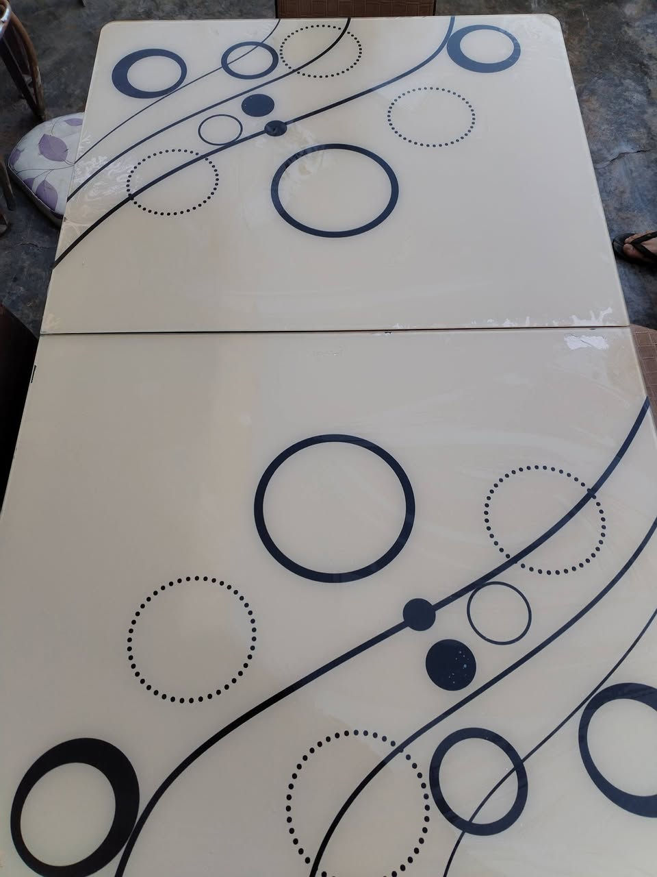 سلام عليكم ميز طعام طعام نضيف جام سلايت  مع ٣ كراسي للبيع سعر ٥٠ مع مجال 
***********
