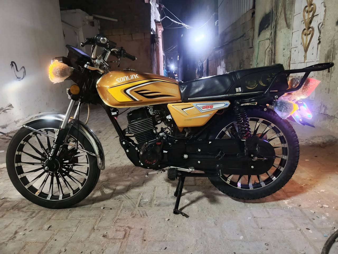 سلام عليكم دراجه لبيع موديل 2025 ضاغطه وزنجيل 5 كير مكينه 200 سيسي وراق كامله شاشه لمس تايرات جوبلس دراجه كفاله عامه اي نقص مابيهي كله شغال بصمه تشغيل عن بعد دراجه بعدهي عله وضع شركه سعر 750 قفل قفل بدون عمله من لخير لعنوان بغداد مدينت الصدر رقمي *********** شراي يخابر والمعلومات كلهى كتبتهى لك
