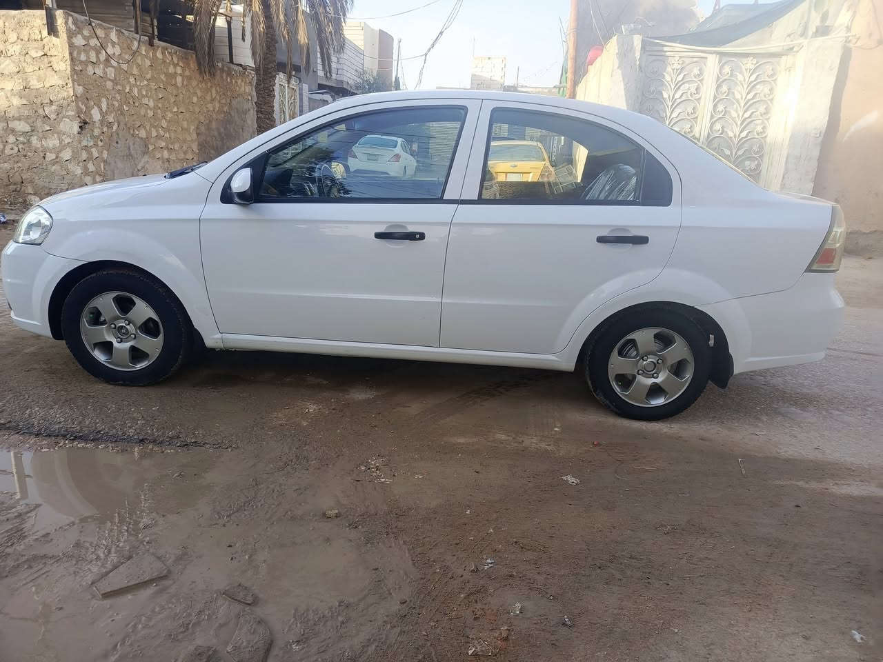 سلام عليكم افيو موديل 15جاهزه مكينه مفتوح على الشرط كير حداديه تخم تاير تبريد جاهزه على 24 حبايه ماشيه  264بيه مكانين صبغ بدون دواخل السياره كلش حلوه السعر 81وبيه مجال بصيط ***********مكاني نجف
