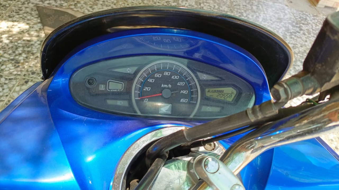 سلام عليكم دراجة PCX جيل اول دراجة ابلادي شرط نظافة دراجة مال رمبه موديل (18)  ماشيه 20 الف حقيقي. أوراق المعرض موجوده جديده 1 مليون و 4 اربع ميه

رقم: ***********
