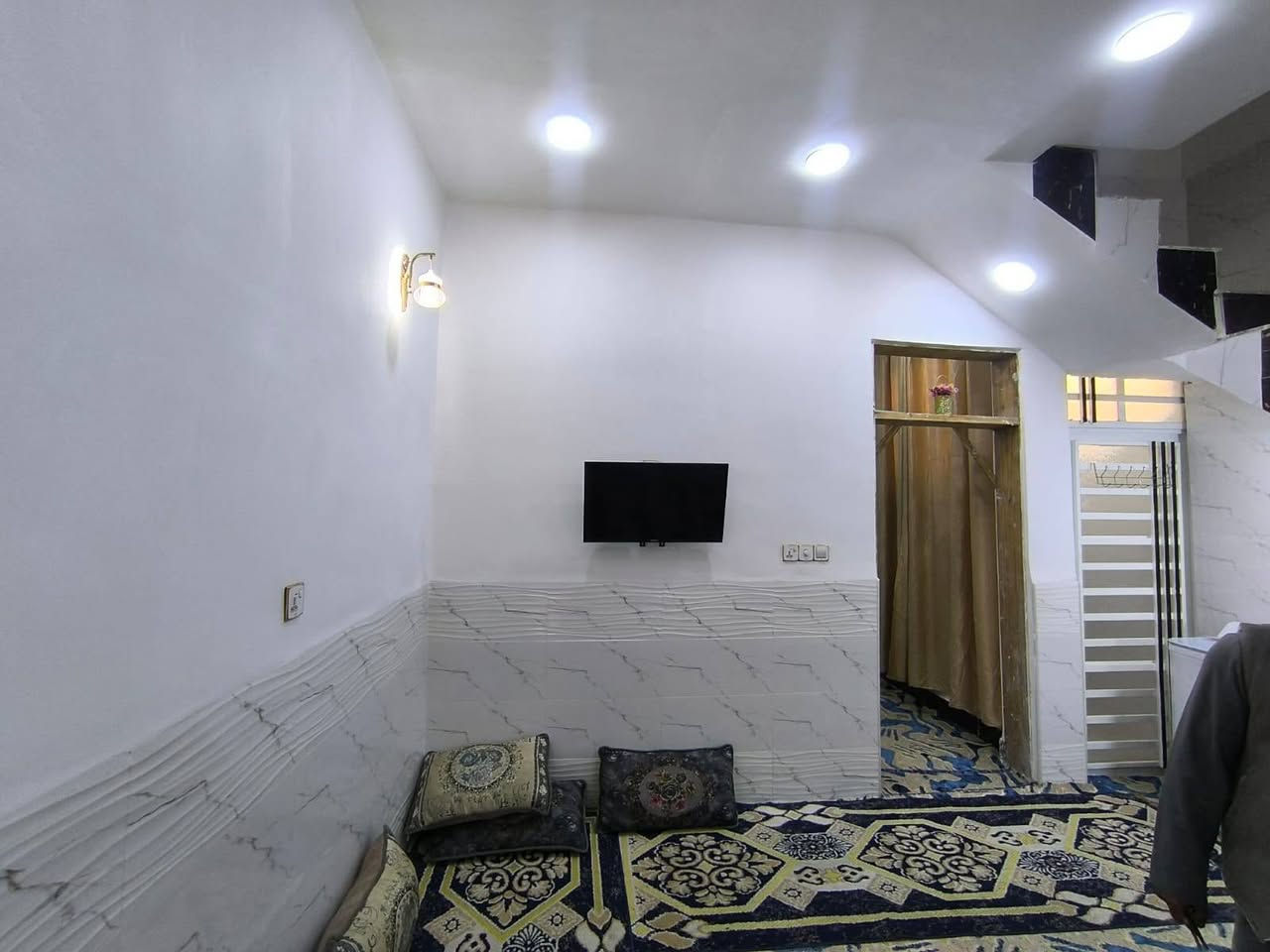 السلام عليكم: دار للبيع نيسان شارع الشيوخ بناء درجه اولى المساحه55متر" السعر 32 مليون وبي مجال للأستفسار ***********
