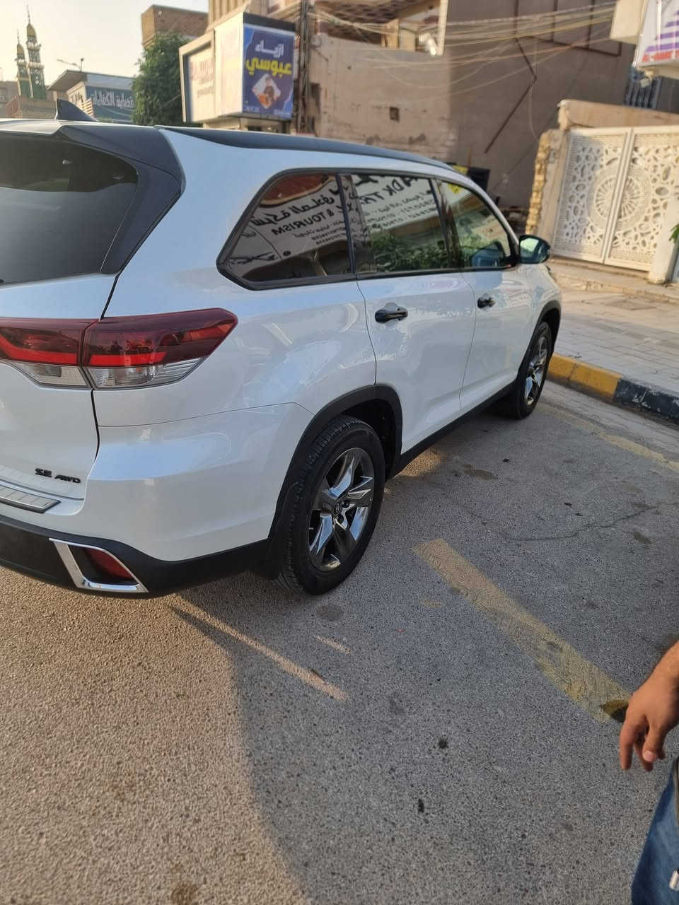 🌹🌹تحية طيبة🌹🌹 
تيوتا هايلاندر 2019 se 
محرك 3500 v6 
بصمه 
فتحه 
فور ويل 
جنطه كهرباء 
ويل 19 
بردات خلفيه 
كشنات منفصل 
كشنات كهرباء 
كشنات منفصل 
تدفئة كشنات + استيرن 
أشاير بالمري 
ماشيه 72.000mil
صور الحادث من ضمن الصور 
تبديل جاملغات أماميه وبنيد 
ارباكات سليمه 
مكان السياره محافظة واسط 
اي استفسار الاتصال على 
*********** 
***********
